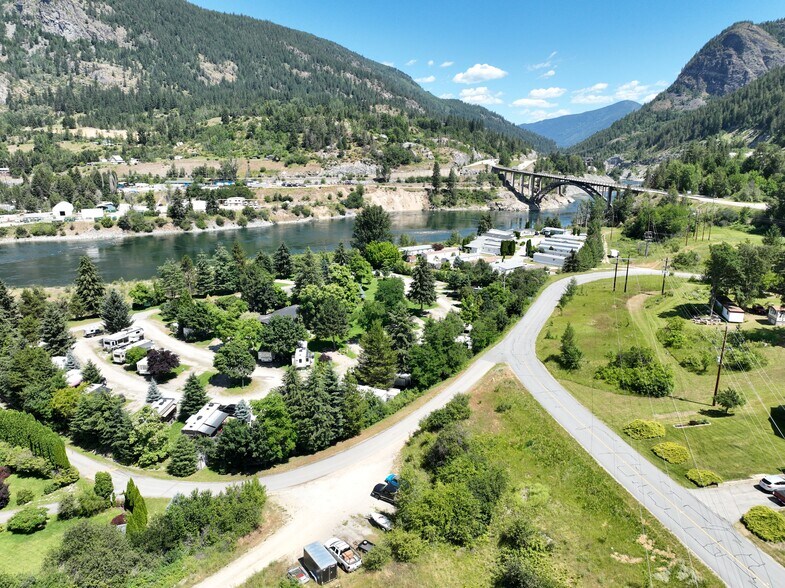 More Photos Of 651 Rosedale Rd, Castlegar Specialty For Sale