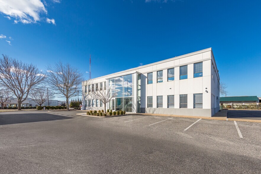 More Photos Of 425 County Road 39A, Southampton Medical For Lease