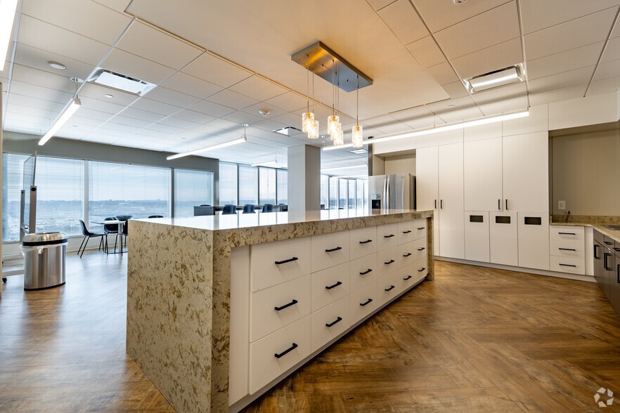 More Photos Of 1299 Farnam St, Omaha Office For Lease