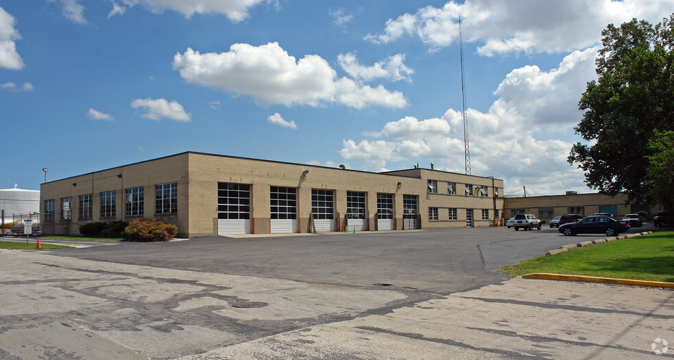 Primary Photo Of 4811 Harlem Ave, Berwyn Chemical Oil Refinery For Lease