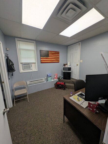 More Photos Of 700 Pulaski Blvd, Bellingham Storefront For Sale