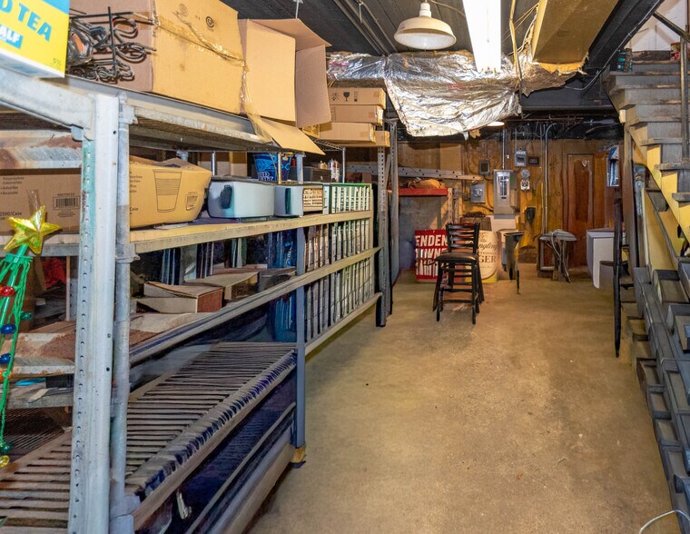 More Photos Of 2816 Old North Point Rd, Baltimore Bar For Sale