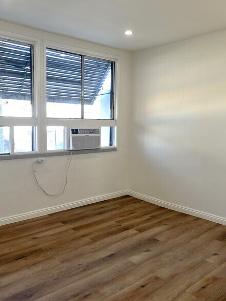 More Photos Of 1030-1034 S Fairfax Ave, Los Angeles Storefront Retail Residential For Lease