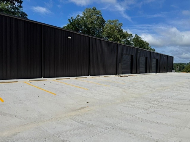 More Photos Of 300 Midridge Ln, Pelham Warehouse For Lease