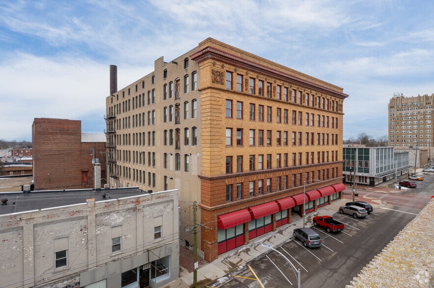 More Photos Of 1106 Meridian St, Anderson Office For Lease