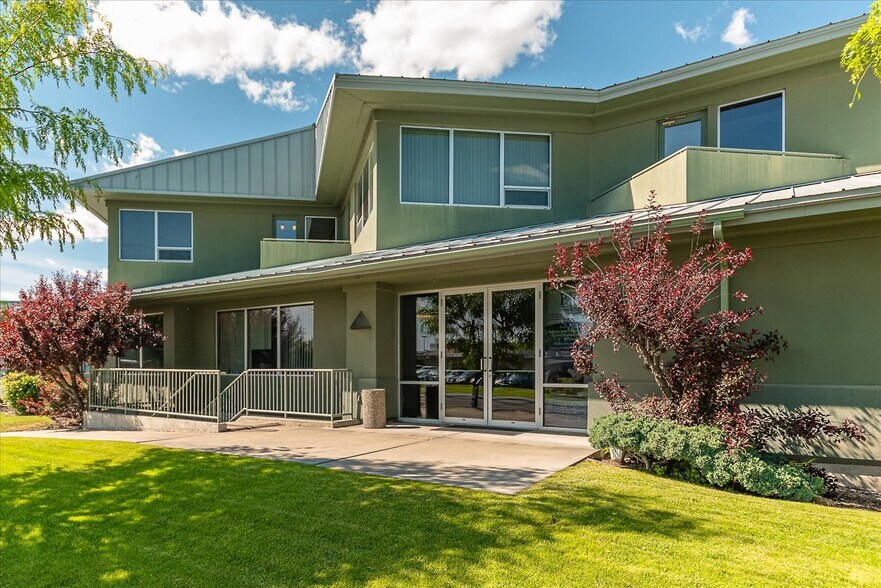 More Photos Of 1240 Pioneer Way S, Moses Lake Office For Sale