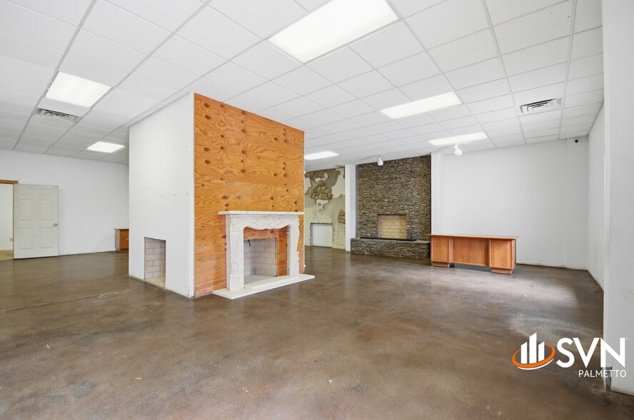 More Photos Of 107 Ben Hamby Ln, Greenville Light Distribution For Lease