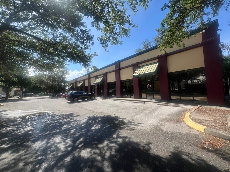 More Photos Of 1315-1321 N Kingsway Ave, Tampa General Retail For Lease