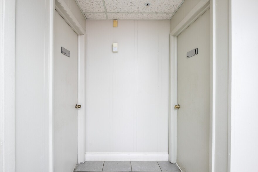 More Photos Of 9665 NW 13th St, Doral Warehouse For Lease