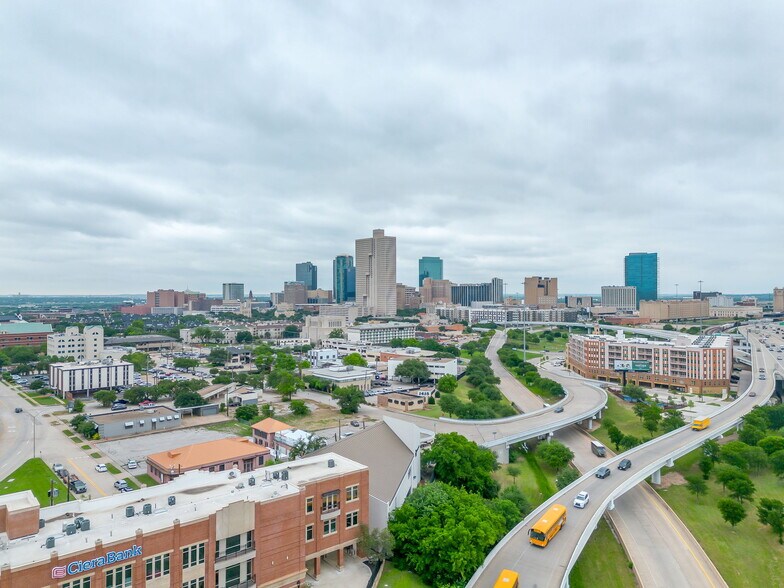 More Photos Of 1413 Rio Grande Ave, Fort Worth Office For Lease