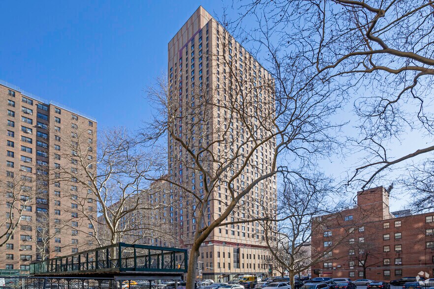 More Photos Of 1681 Madison Ave, New York Apartments For Lease