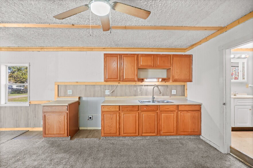 More Photos Of 401 N Main St, Polk General Retail For Sale