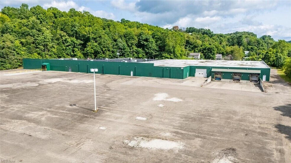 More Photos Of 2411 E Wheeling Ave, Cambridge Warehouse For Lease