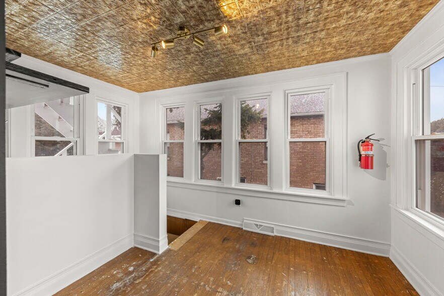 More Photos Of 305 S Naperville Rd, Wheaton Office For Sale