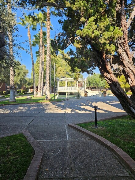 More Photos Of 5731-5933 Stoddard Rd, Modesto Office For Lease