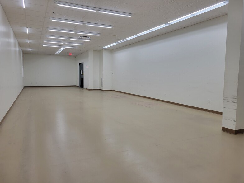 More Photos Of 33 Constitution Dr, Hudson Warehouse For Sale