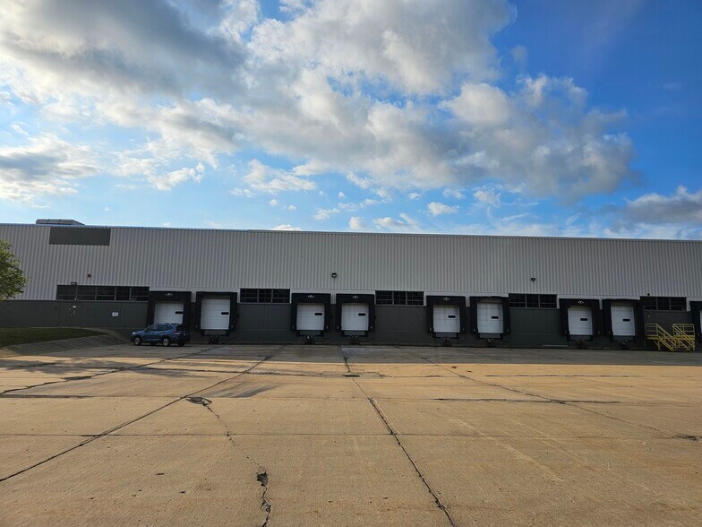 More Photos Of 7800 Tyler Blvd, Mentor Warehouse For Lease