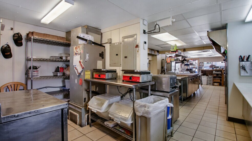 More Photos Of 613 E La Salle Ave, Barron Restaurant For Sale