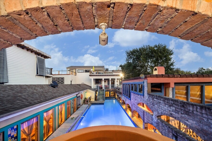 More Photos Of 614 Pine Gully Rd, Seabrook Apartments For Sale