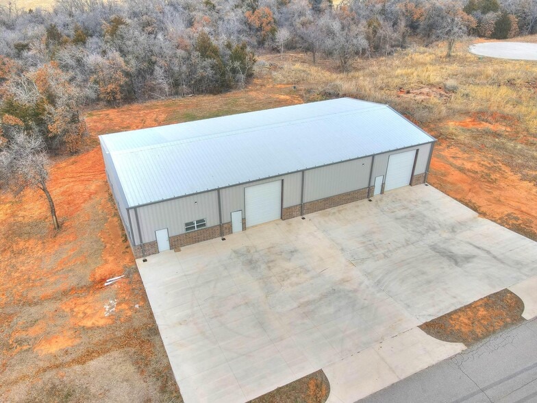 More Photos Of 1736 Red Oak Lane, Guthrie Warehouse For Sale