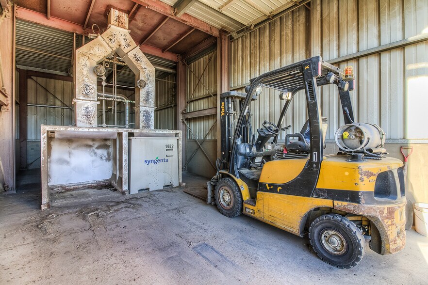 More Photos Of 1535-1541 W Lee Rd, Othello Warehouse For Sale