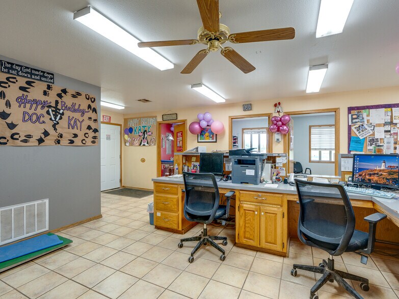 More Photos Of 1853 S Broadway St, Coalgate Flex For Sale