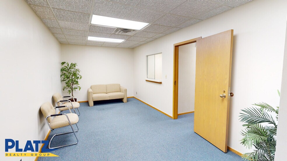 More Photos Of 1700 E Market St NE, Warren Medical For Lease