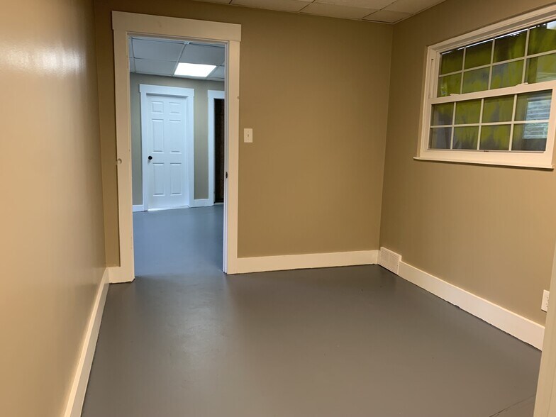 More Photos Of 2284 Quebec Rd, Cincinnati Flex For Lease