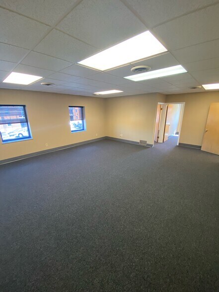 More Photos Of 1890 Northwest Blvd, Columbus Office For Lease