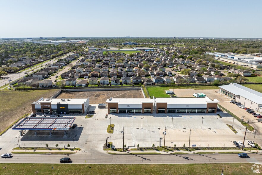 More Photos Of 13439 W Bellfort Ave, Sugar Land Freestanding For Lease