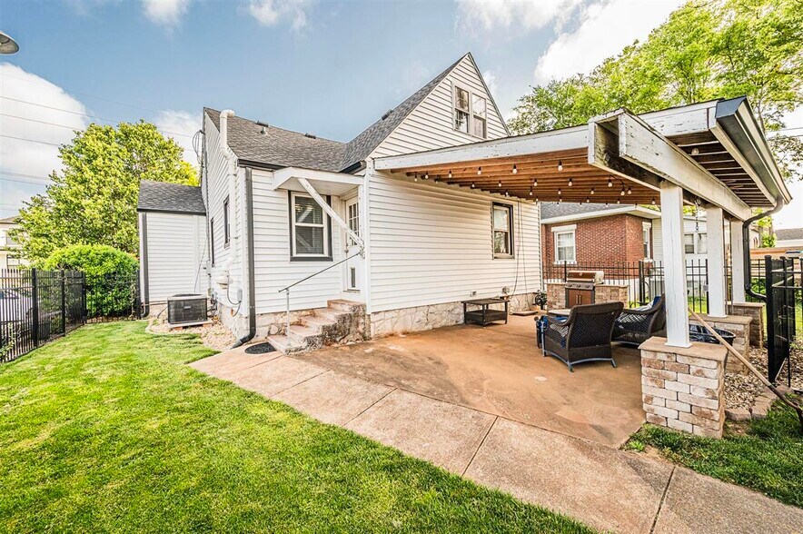 More Photos Of 1128 Magnolia St, Bowling Green Office Residential For Sale