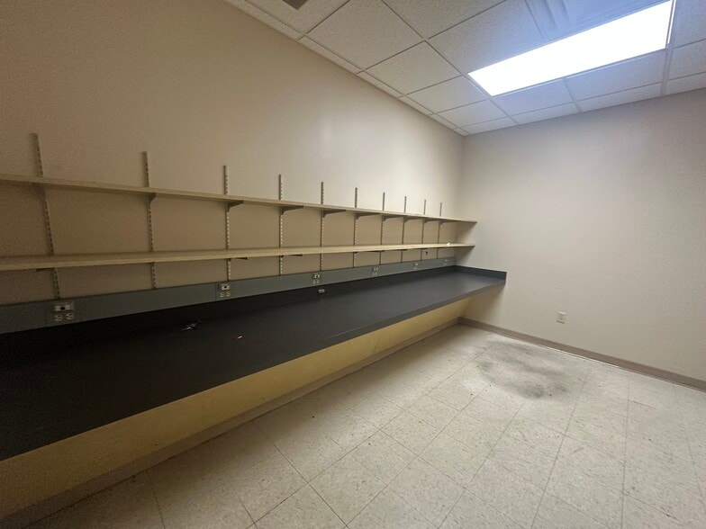 More Photos Of 645 Lucy Black Rd, Bolivar Office Residential For Sale