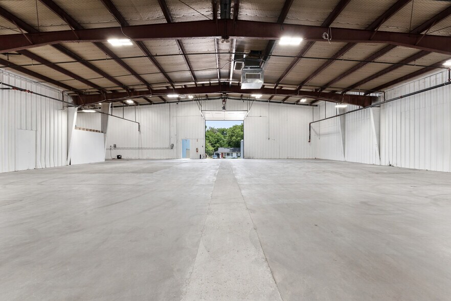 More Photos Of 1511 W Broadway St, Ardmore Auto Dealership For Sale