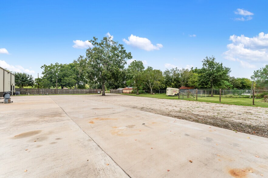 More Photos Of 6927 Highway 36 S, Rosenberg Office For Lease