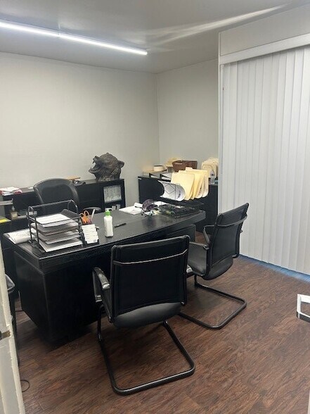 More Photos Of 12424 Gladstone Ave, Sylmar Manufacturing For Lease