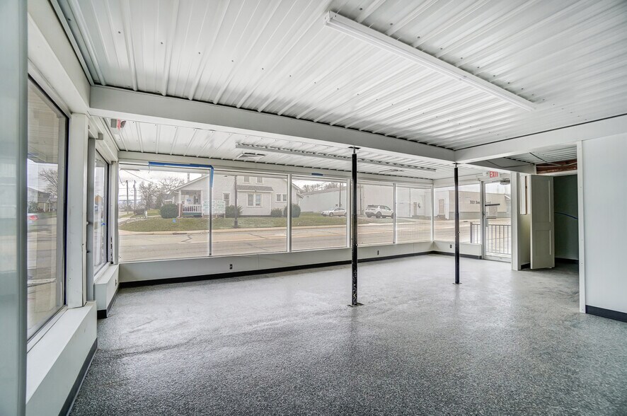 More Photos Of 994 E Market St, Celina Freestanding For Sale