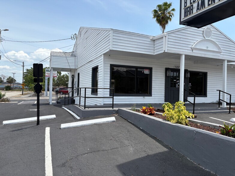 More Photos Of 5897 Memorial Hwy, Tampa Storefront Retail Office For Lease