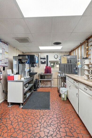 More Photos Of 4264 Murray Hwy, Hardin Restaurant For Sale