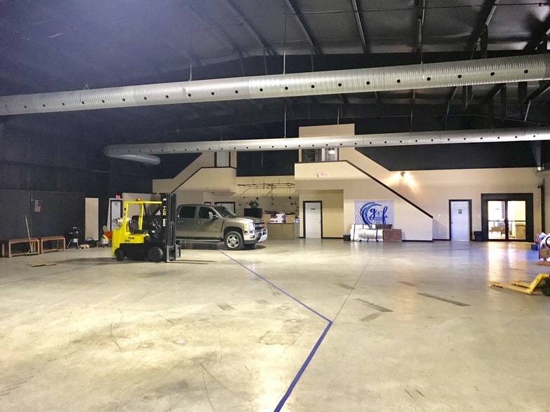 More Photos Of 230 Industrial Park Rd, Baldwin Warehouse For Lease