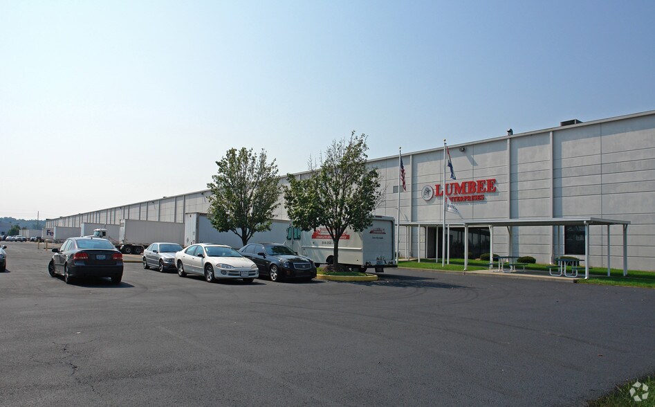 More Photos Of 415 Axminister Dr, Fenton Warehouse For Lease