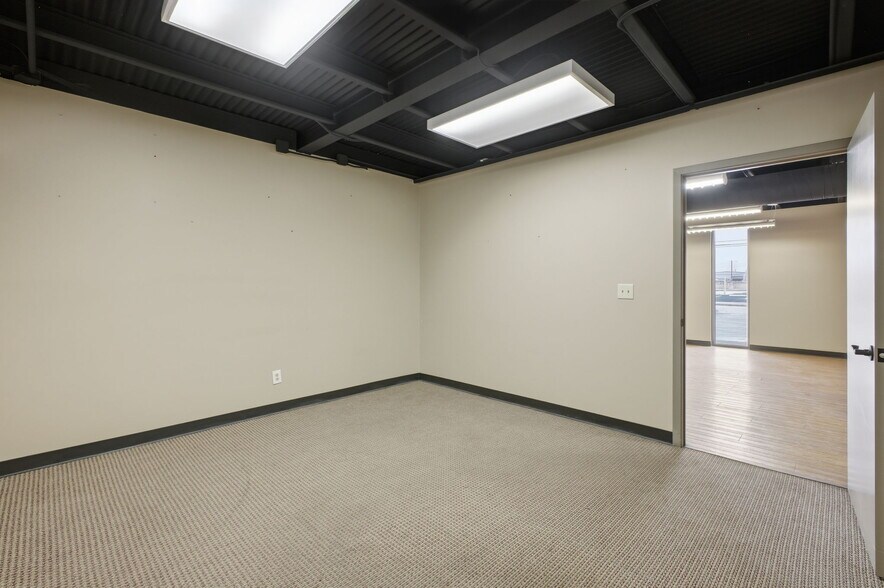 More Photos Of 2110 Mannix Dr, San Antonio Light Distribution For Lease