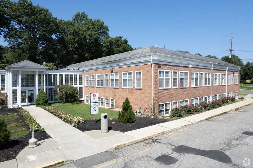 Primary Photo Of 550 Kinderkamack Rd, Oradell Medical For Lease