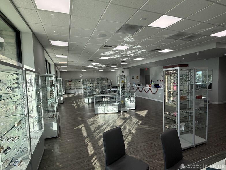 More Photos Of 9630 N Oracle Rd, Oro Valley Freestanding For Sale