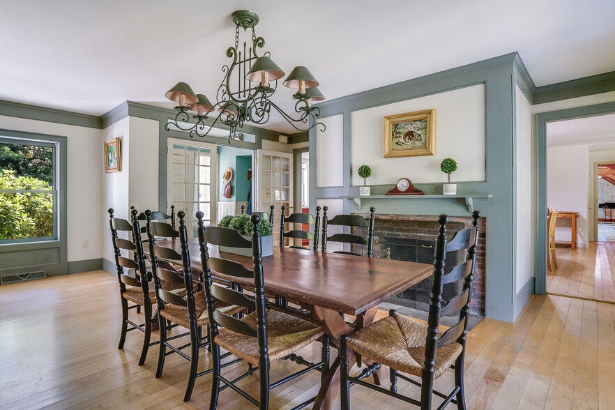 More Photos Of 3 Elm Hill Rd, Peterborough Freestanding For Sale