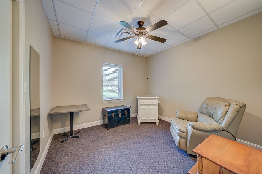 More Photos Of 1129 Thomas Jefferson Rd, Forest General Retail For Sale