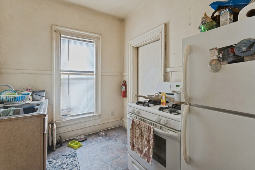 More Photos Of 431 6th Ave S, Clinton Apartments For Sale