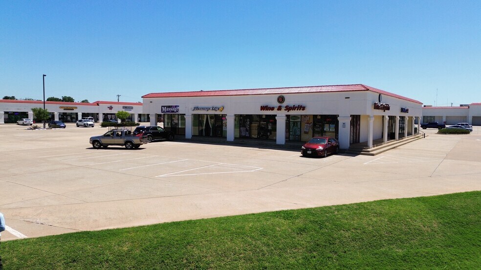 More Photos Of 800-828 W Edmond Rd, Edmond Unknown For Lease