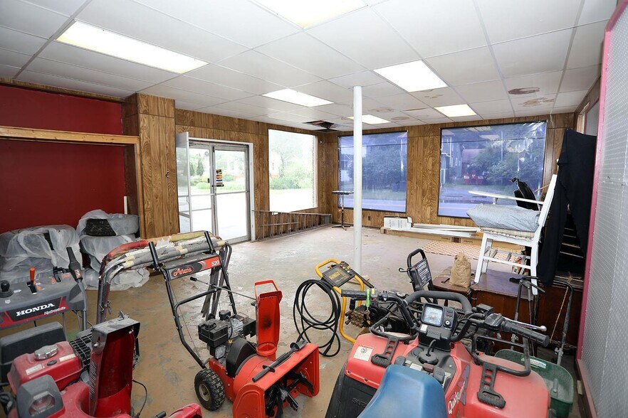 More Photos Of 5013 New York 52, Jeffersonville Auto Repair For Sale