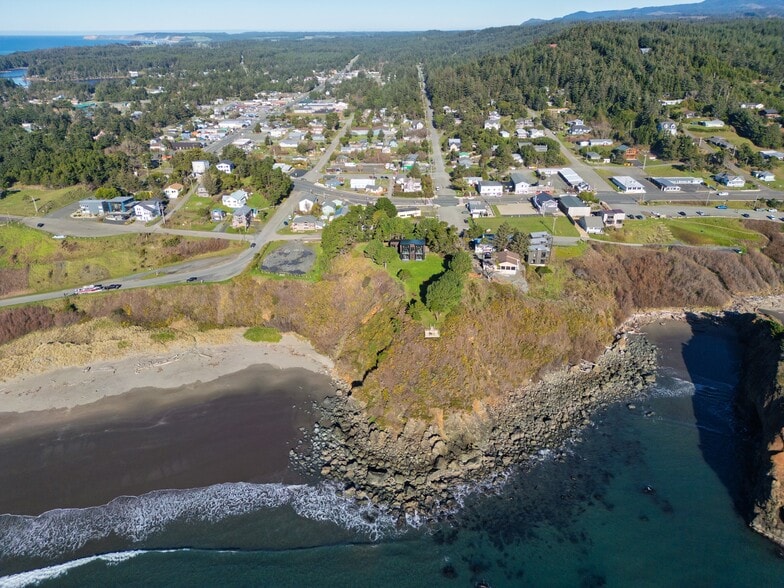 More Photos Of 409 Jackson St, Port Orford Specialty For Sale