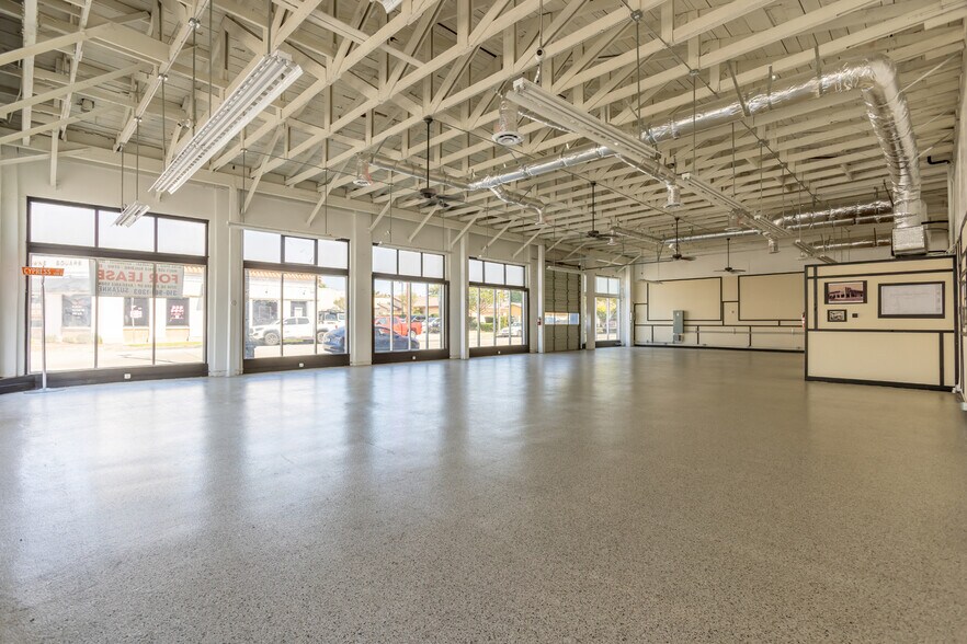 More Photos Of 402 W Chapman Ave, Orange Storefront For Lease
